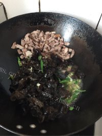 诱人的农家小炒肉做法图解5)