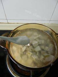 美味的芋头豆腐汤做法图解8)