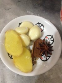 美味的卤猪耳做法图解2)