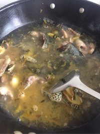 回味无穷的酸菜鱼做法图解8)