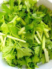 家常菜芹菜肉丝做法图解2)