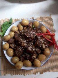 美味的鹌鹑蛋烧排骨