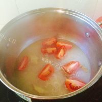 香气浓郁的番茄瘦肉面做法图解6)