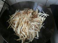 自制茭白炒肉丝做法图解5)