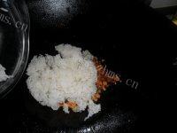 简单的香肠蛋炒饭做法图解11)