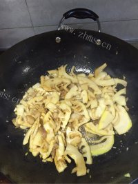 春笋炒肉做法图解8)
