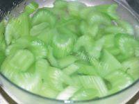 家常菜西芹炒腊肉做法图解3)