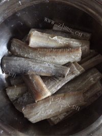 回味无穷的干炸带鱼做法图解1)