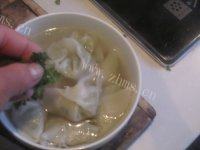 自己做的猪肉大葱馄饨做法图解9)