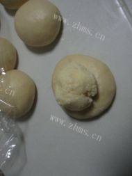 自制椰蓉面包做法图解4)