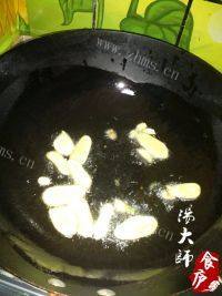 美味的烧鸡公火锅做法图解2)