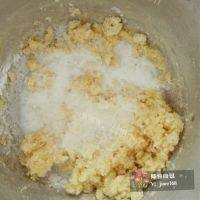 美味的椰蓉面包做法图解5)