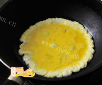 脆嫩可口的韭菜鸡蛋饺子做法图解2)