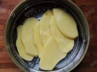 美味的洋葱培根土豆饼做法图解3)