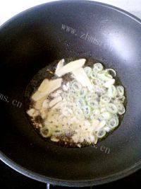 家常菜鸡腿炖土豆做法图解4)