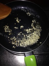 美味的鸭血豆腐汤做法图解2)