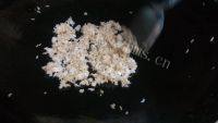 自己做的火腿鸡蛋炒饭做法图解4)