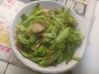 口感饱满的榨菜炒苦瓜