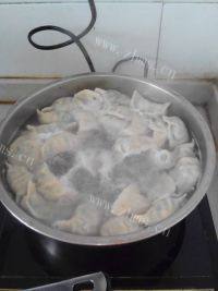 自己做的韭菜鸡蛋饺子做法图解15)
