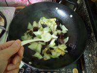 营养黑木耳炒大白菜梗做法图解7)