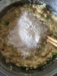 自制豆渣煎饼做法图解3)