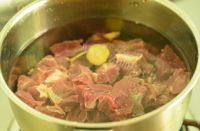 土豆炖牛肉做法图解5)
