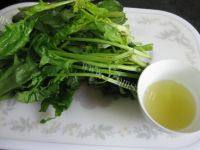 百吃不厌的炒菠菜做法图解1)