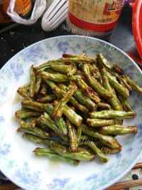 色香味俱全的干煸豆角做法图解3)