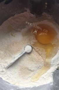 油而不腻的椰蓉面包做法图解1)