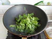 家常菜清炒莴笋叶做法图解3)