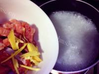 美味营养的皮蛋瘦肉粥做法图解3)