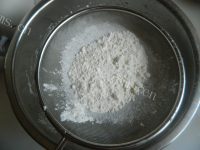 香甜可口松软草莓天使蛋糕做法图解6)
