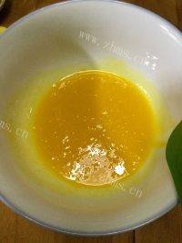 自制蔓越莓戚风蛋糕做法图解4)
