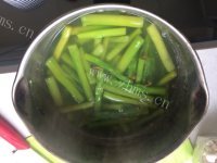 家常菜白灼芦笋做法图解2)