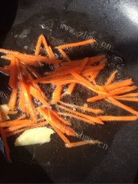 美味的虾酱炒花菜做法图解5)