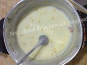 美味的酥皮玉米浓汤做法图解9)