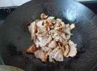 蒜苗回锅肉做法图解6)