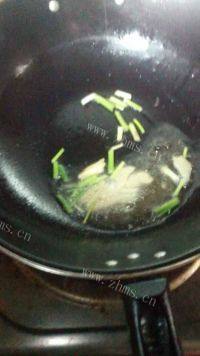 家常菜芹菜炒豆腐皮做法图解7)