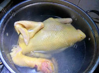 美味的香芹炒鸡肉做法图解2)