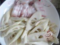 家常五花肉炒笋做法图解5)
