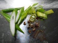 易做的蘑菇炒肉做法图解4)