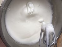 回味无穷的酸奶蛋糕做法图解6)