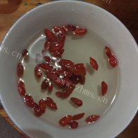 美味的枸杞八宝粥做法图解5)