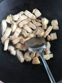 家常滇式红烧肉做法图解1)