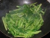 腐乳炒通菜做法图解3)