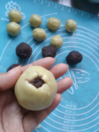 可口的豆沙馅月饼做法图解6)