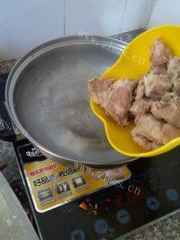 酸菜炖排骨（简单版）做法图解6)