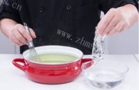 自制抹茶奶冻做法图解4)