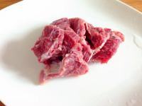 家常菜辣椒炒牛肉做法图解2)