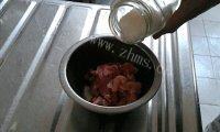 美味的紫菜瘦肉汤做法图解4)
